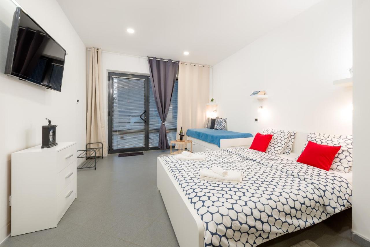 Studio Apartment Sesula Split Exterior foto